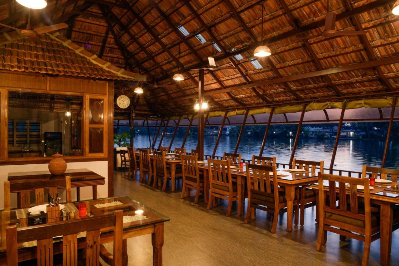 Stayvista At La Riva Heritage Villa With Bicycle Alappuzha Exterior foto