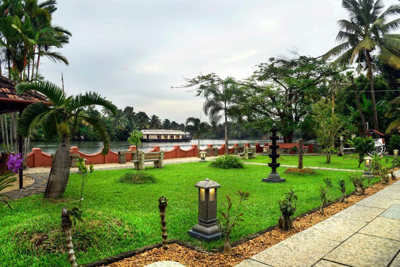 Stayvista At La Riva Heritage Villa With Bicycle Alappuzha Exterior foto